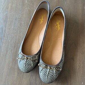 Seychelles Leather Ballet Flats 8.5 Neutral Snake Print Bow Toe